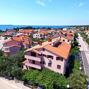 https://apartments-mira-1293.in-istria.net