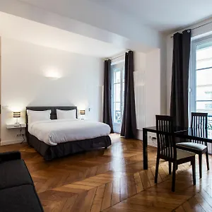 Bed & Breakfast Square, Parigi